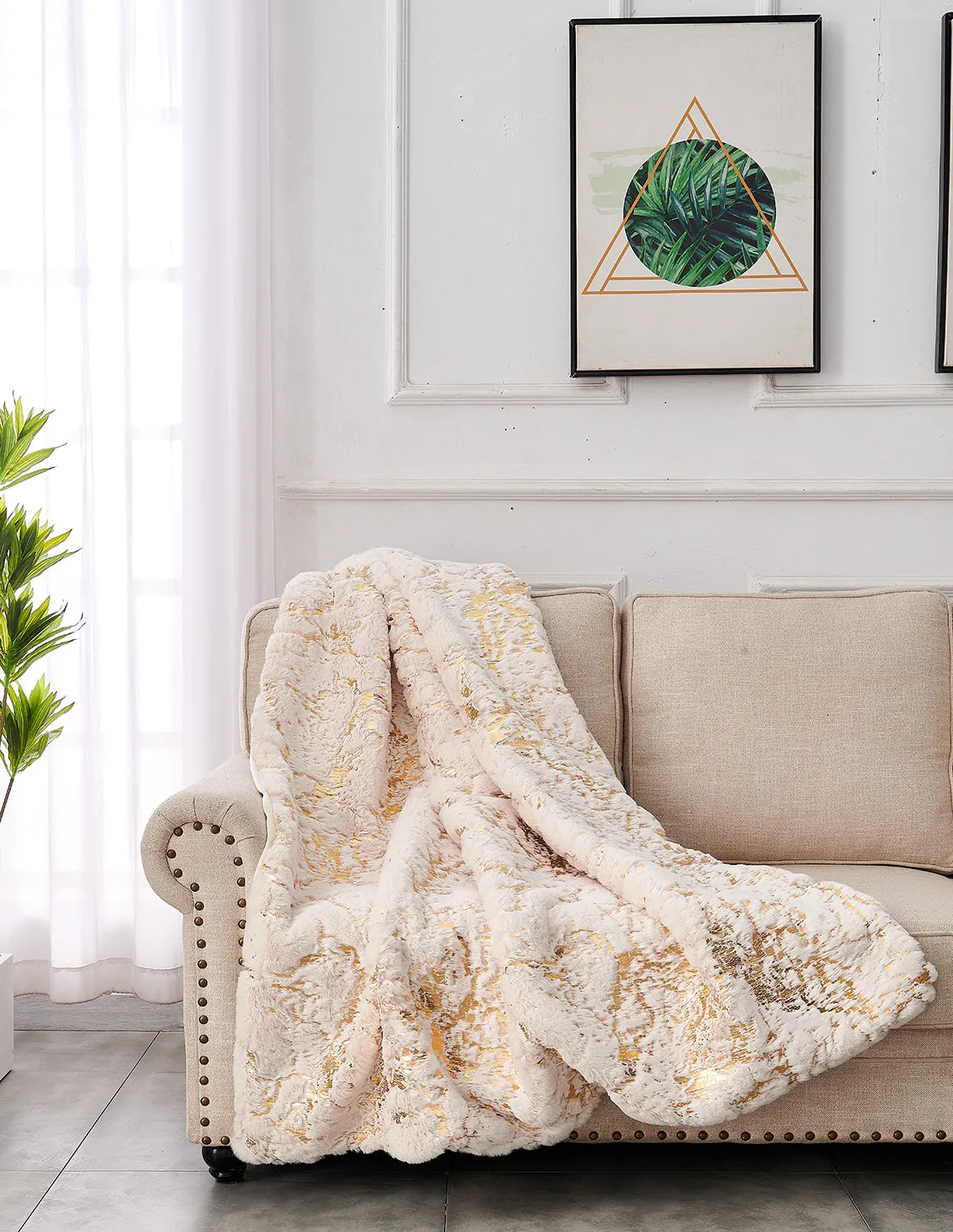 Cassilda Luxury Chinchilla-like Faux Fur Beige and Gold Throw Blanket