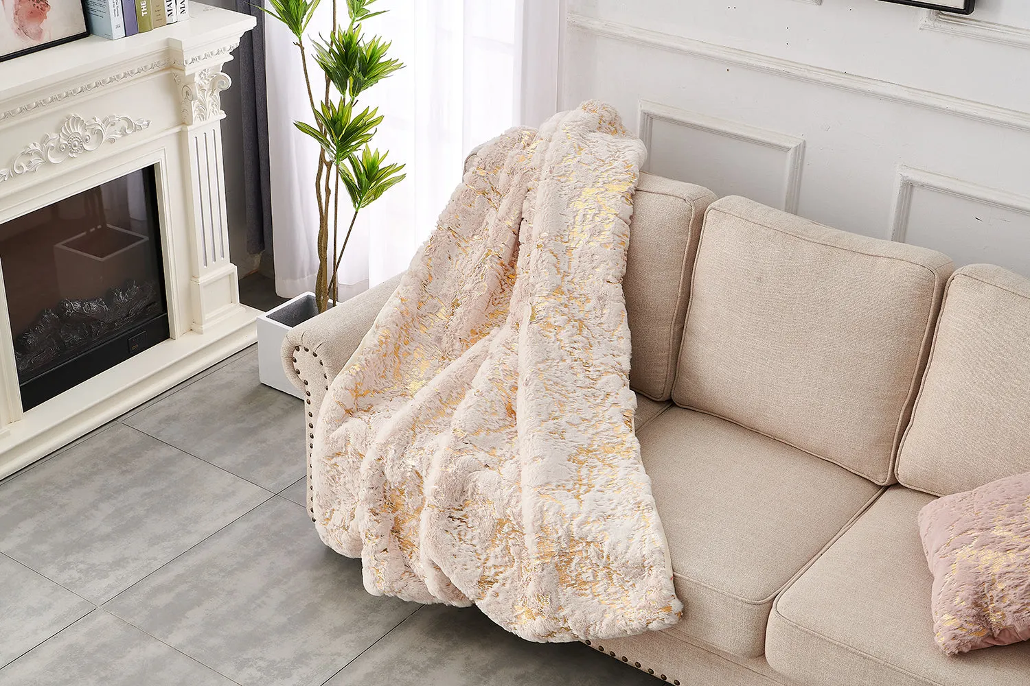 Cassilda Luxury Chinchilla-like Faux Fur Beige and Gold Throw Blanket