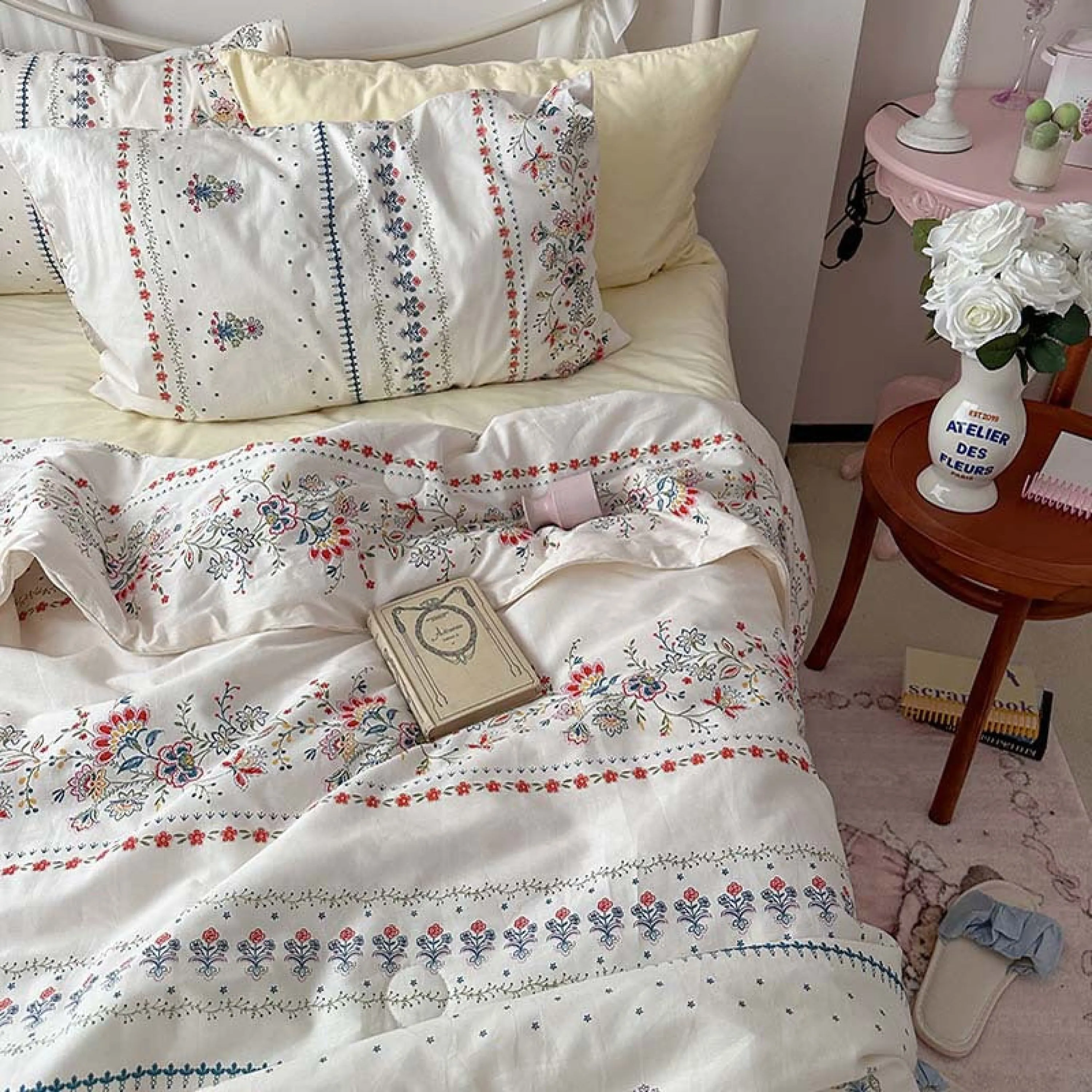 Floral Cottage Blanket Set / Cottage White
