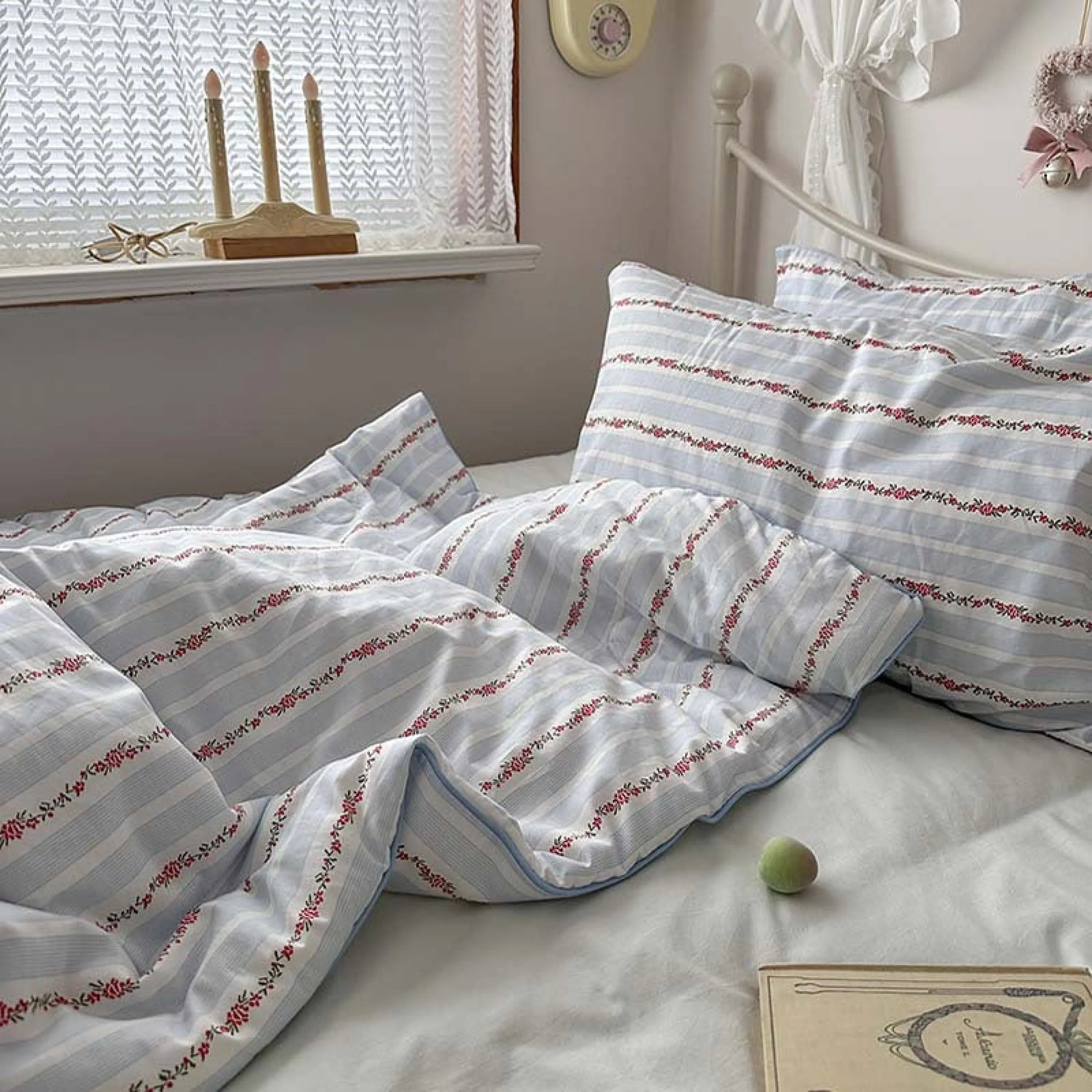 Floral Cottage Blanket Set / Cottage White
