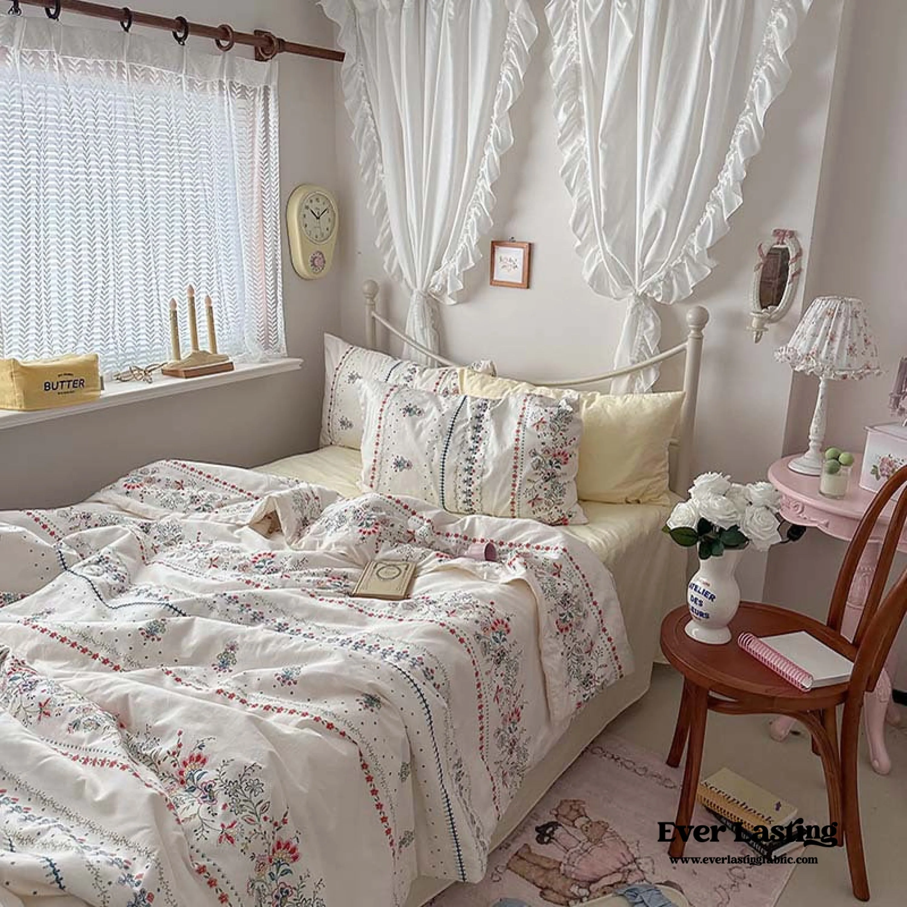 Floral Cottage Blanket Set / Cottage White