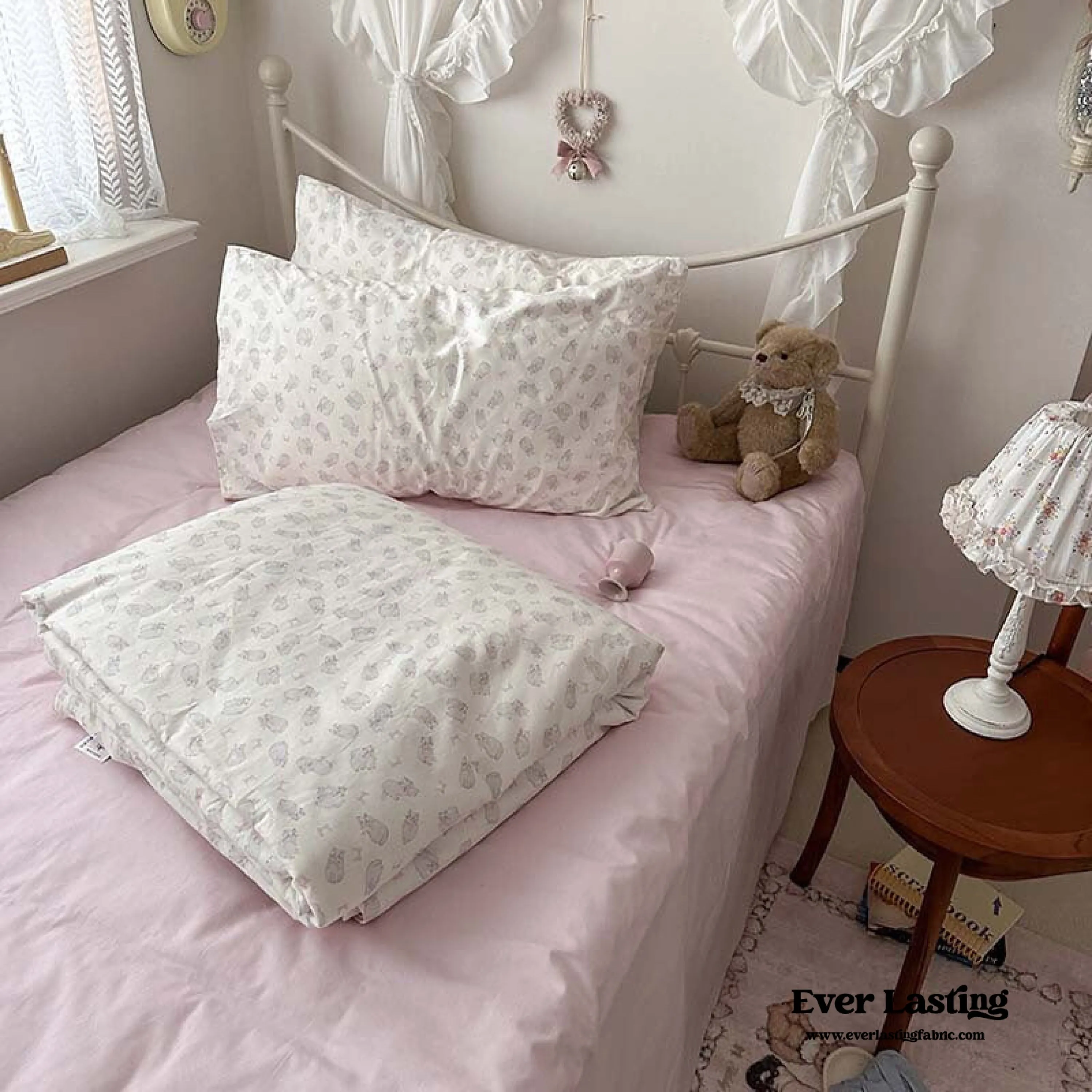 Floral Cottage Blanket Set / Cottage White