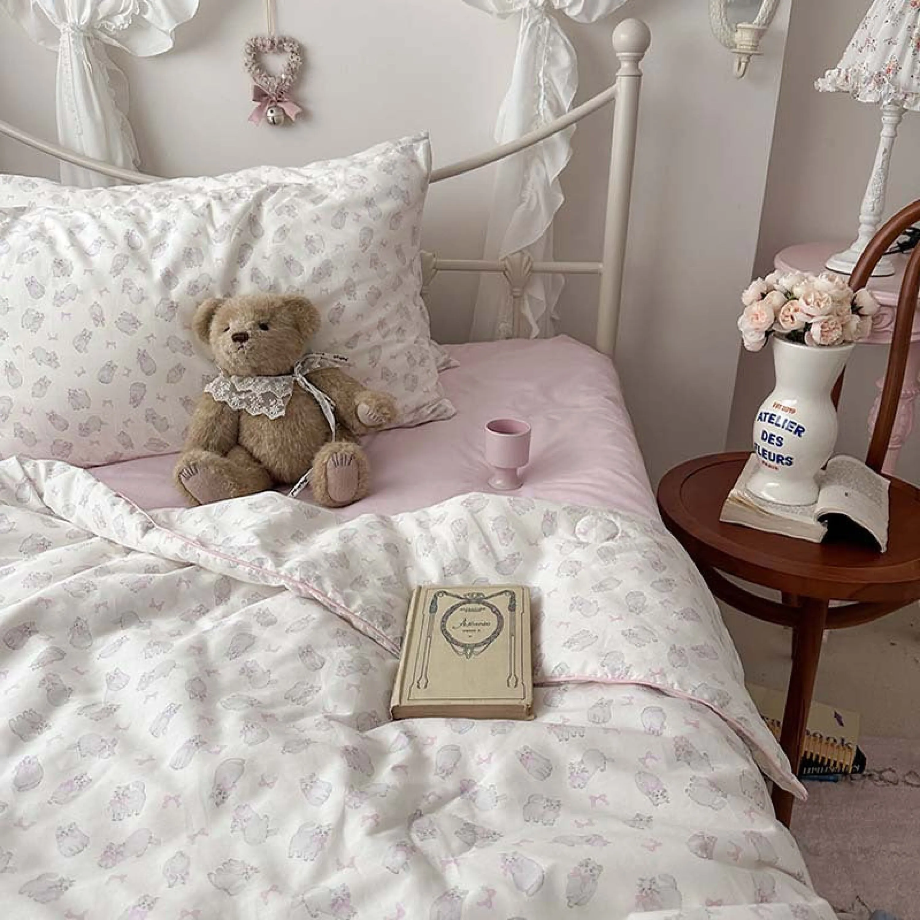 Floral Cottage Blanket Set / Cottage White