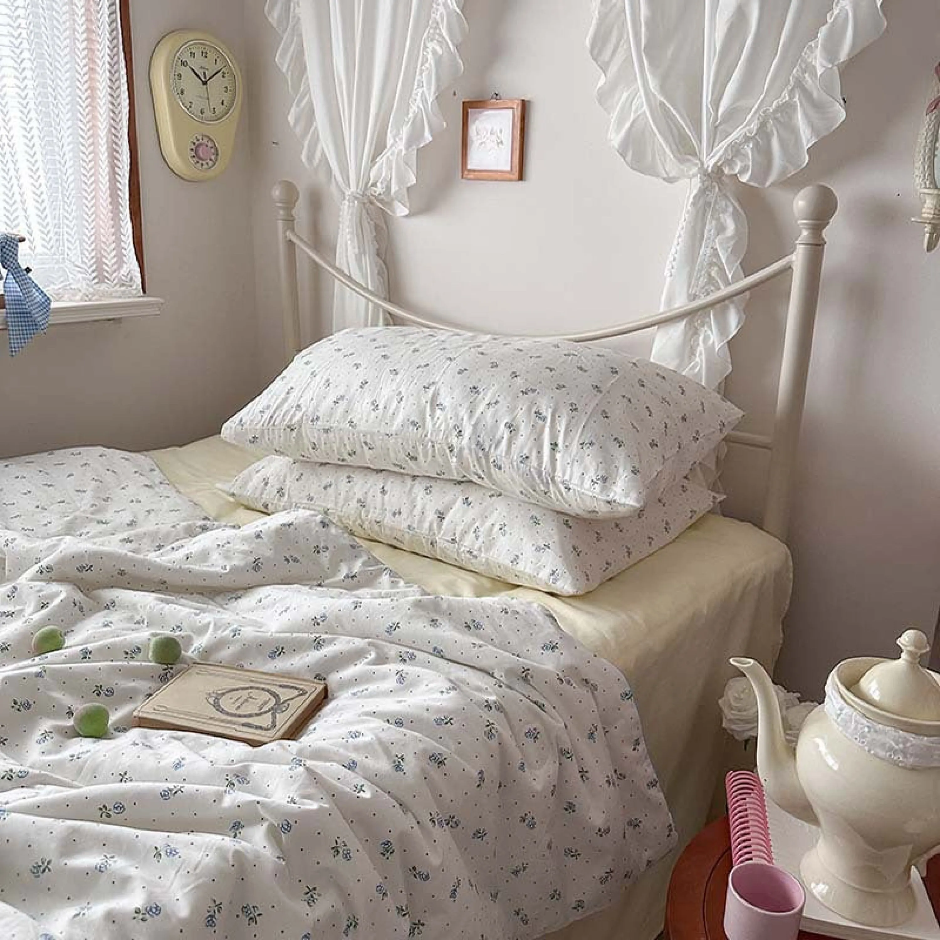 Floral Cottage Blanket Set / Cottage White