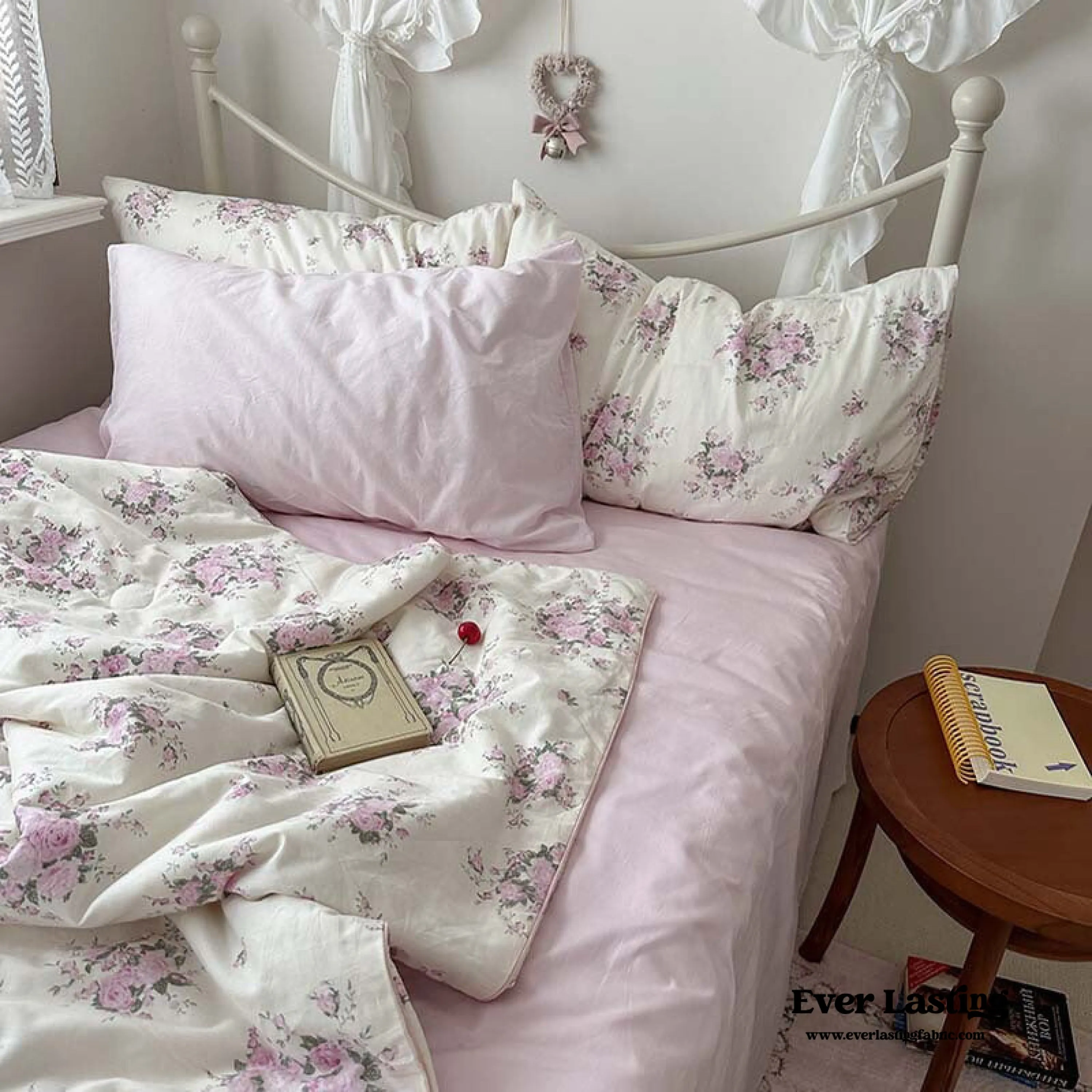 Floral Cottage Blanket Set / Cottage White