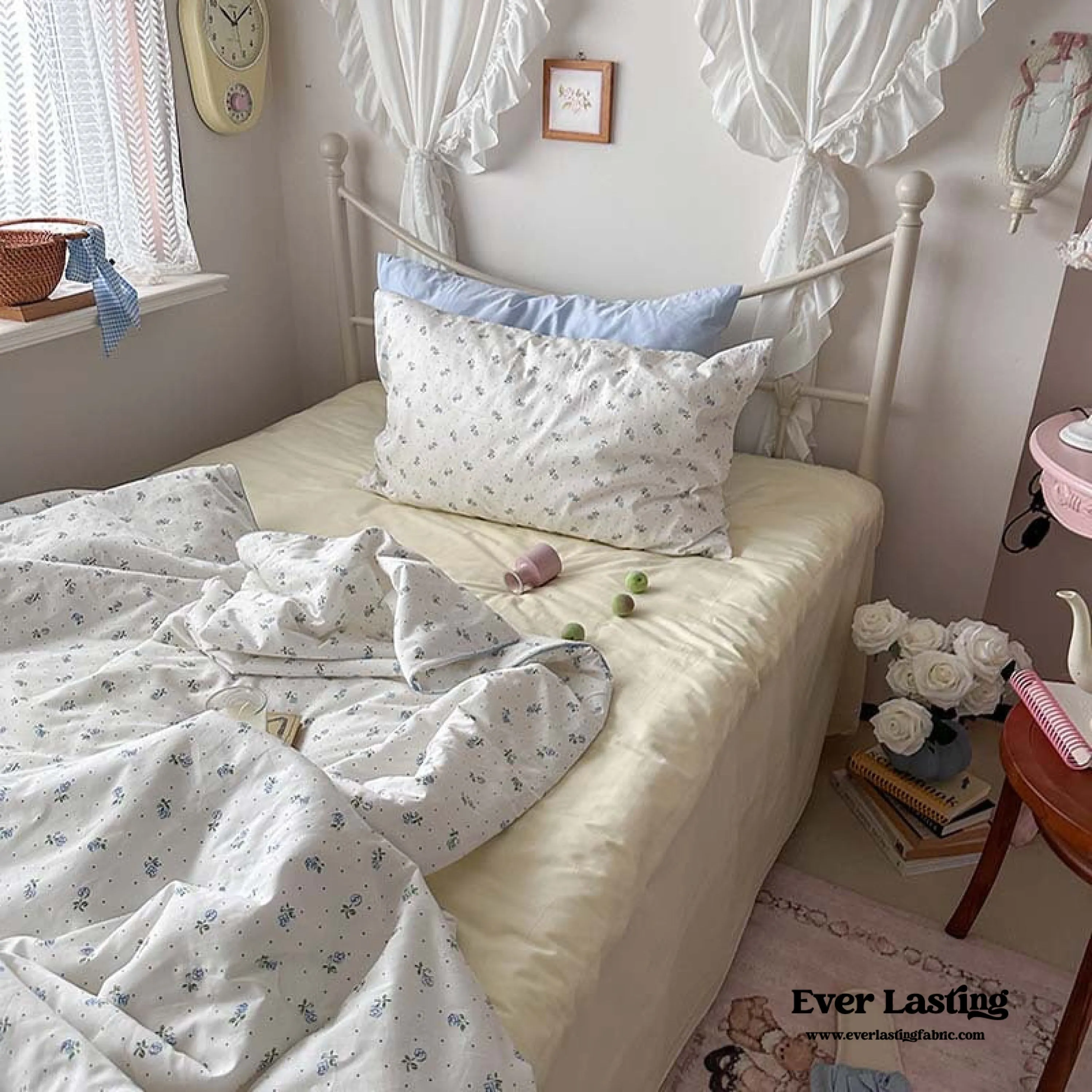 Floral Cottage Blanket Set / Cottage White