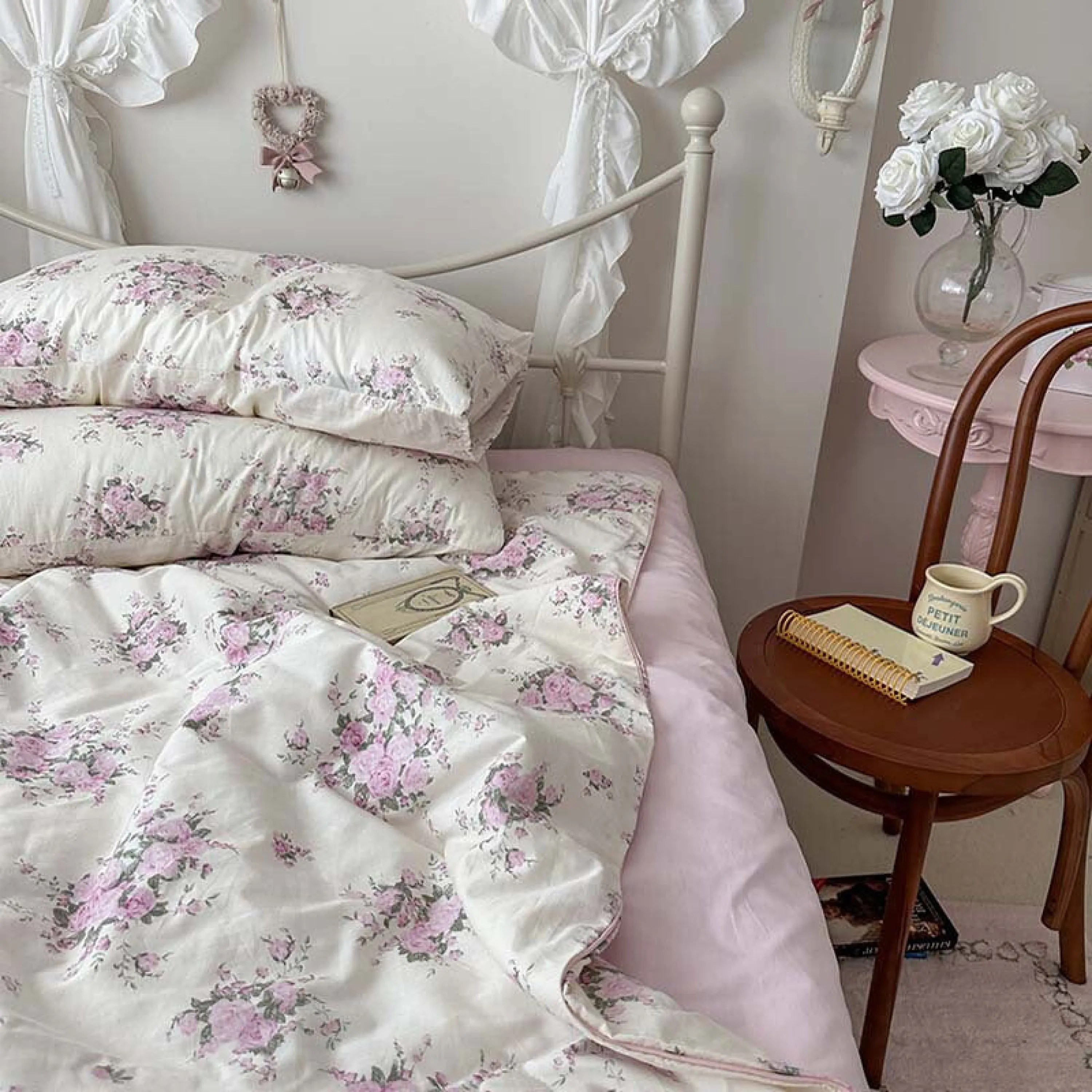 Floral Cottage Blanket Set / Cottage White