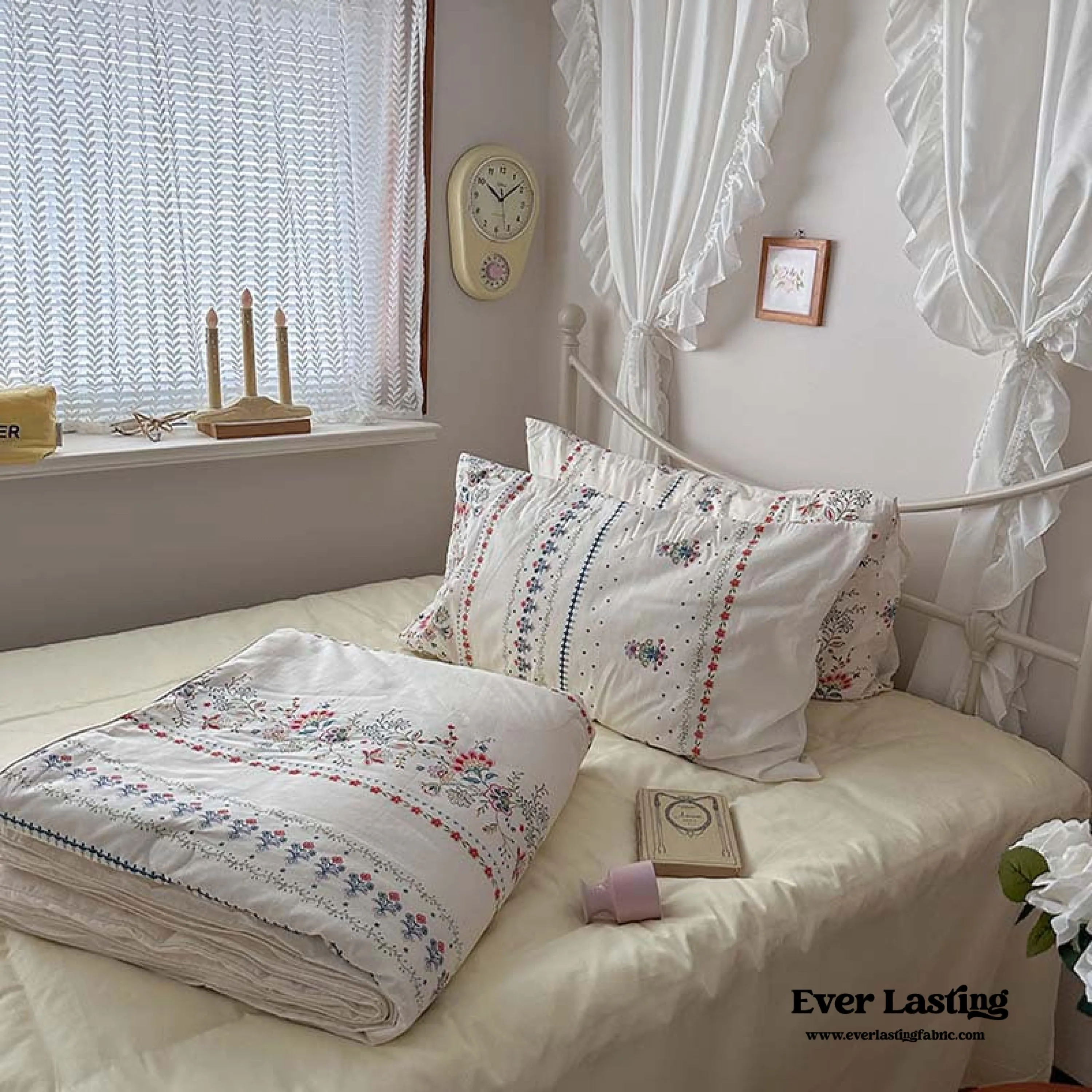 Floral Cottage Blanket Set / Cottage White
