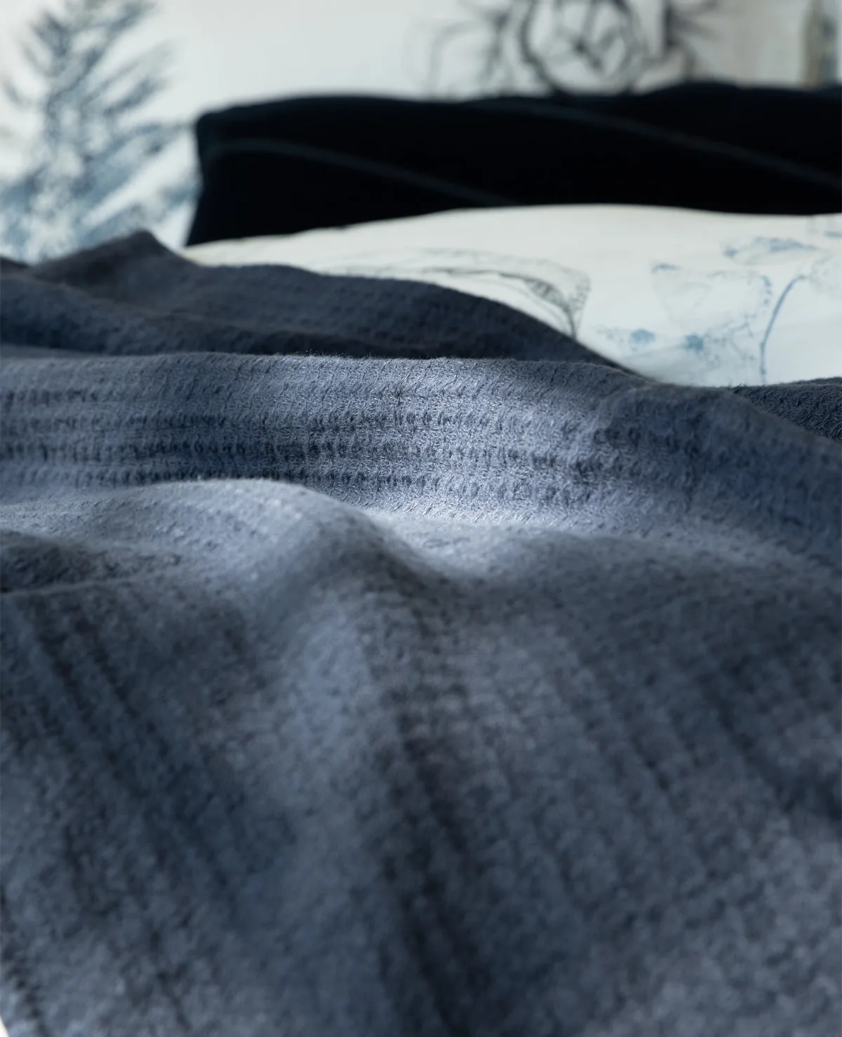 Hampton Linen Throw Navy