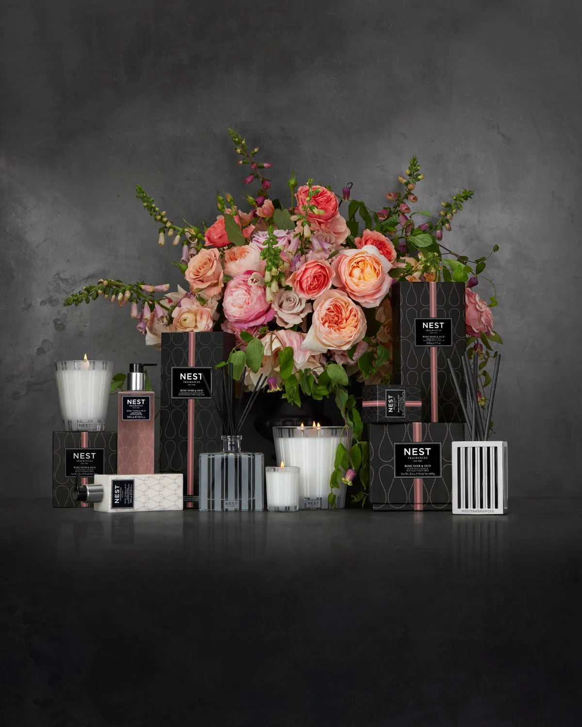 NEST Rose Noir & Oud Classic Candle